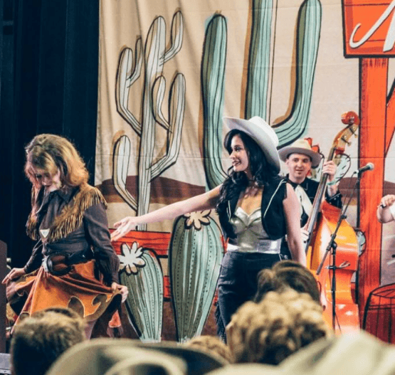 Kacey Musgraves responde a Kid Rock tras los shows rivales del Super Bowl