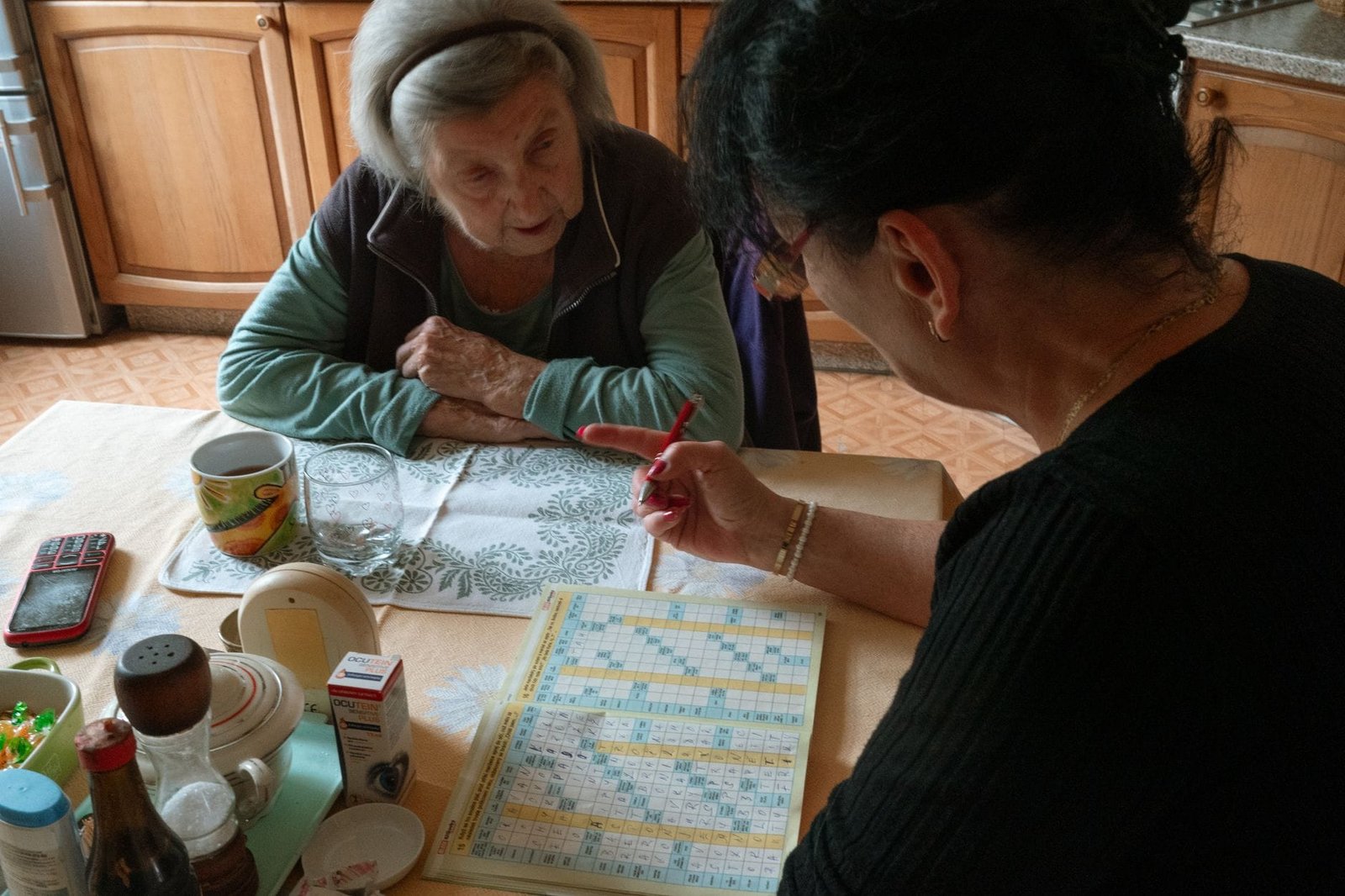 Día del abuelo: 6 hábitos para cuidar la salud cerebral de nuestros mayores
