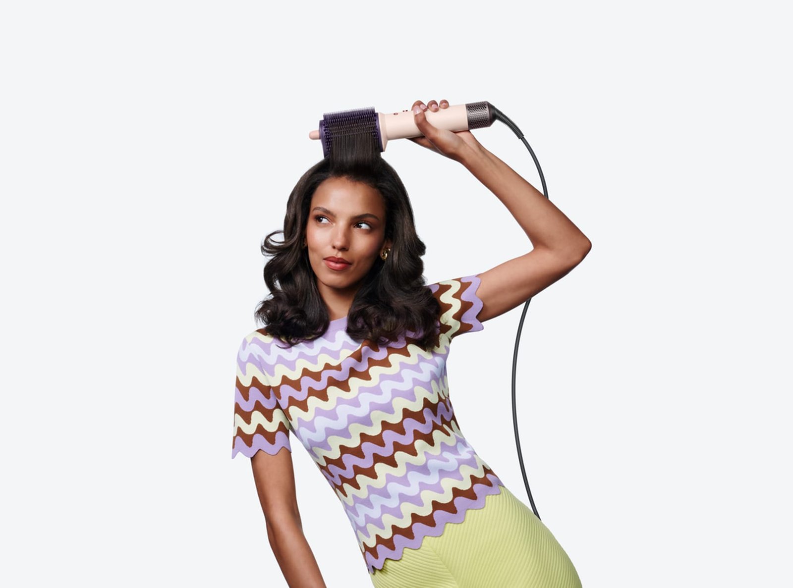 Dyson presenta Airsmooth™, el primer cepillo de aire caliente de la marca